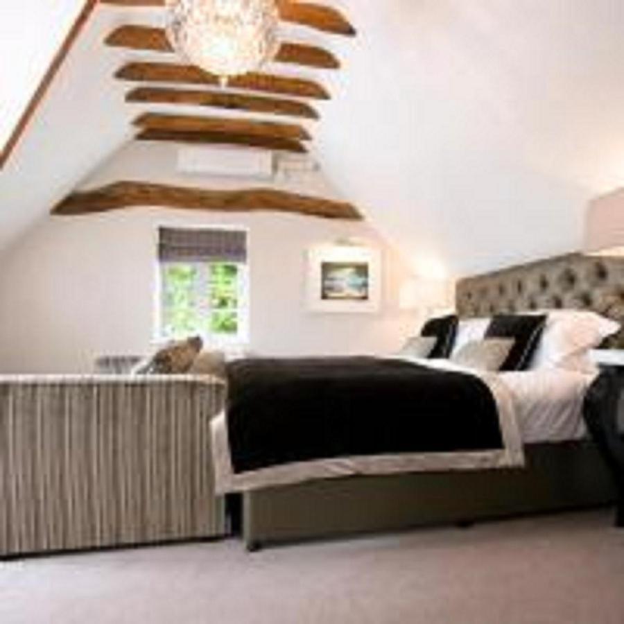 The Inn On The Green Cookham Dean Exteriör bild