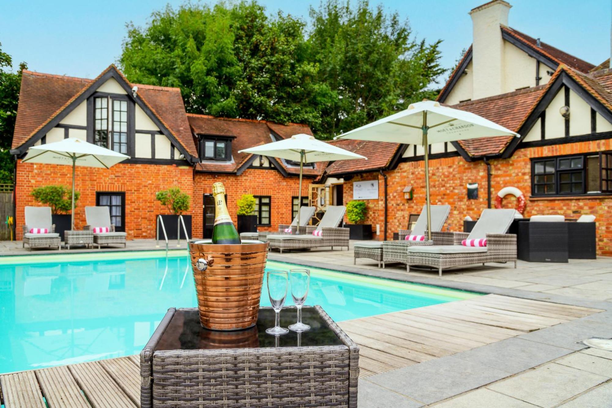 The Inn On The Green Cookham Dean Exteriör bild